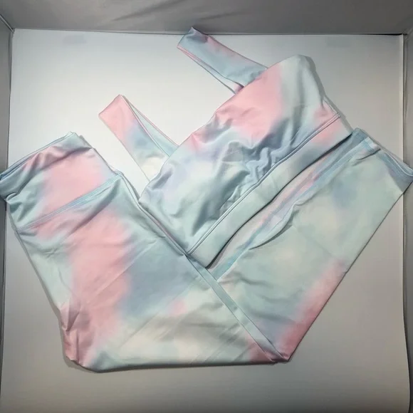 147. ☀️Cleo Tie Dye Workout Set☀️ - Picture 7 of 11